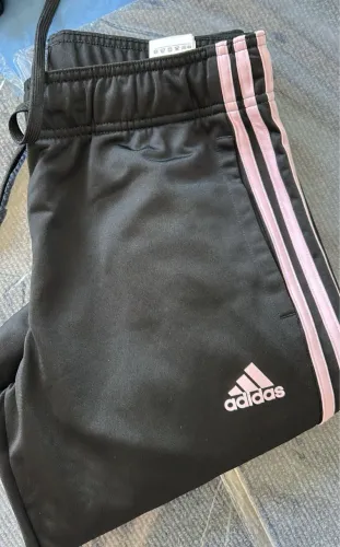 ADIDAS CALÇA ESSENTIALS CUFFED 3 LISTRAS