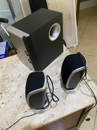 Caixas de Som 2.1 Clone com Subwoofer - Muito Conservadas