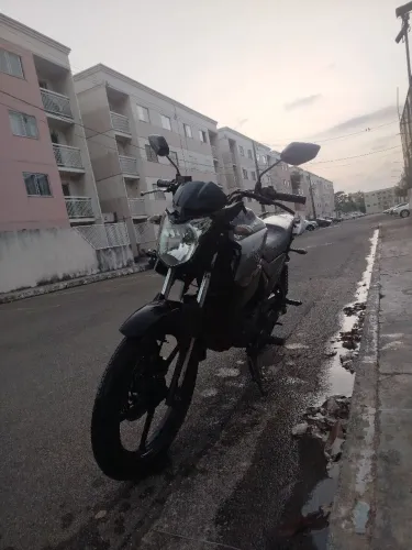 Vende-se moto fazer 150, faço negócios.