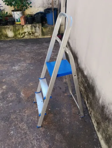 Escada de aluminio 3 degraus 