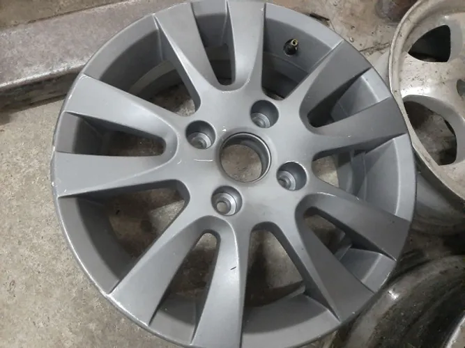 Roda aro 15 Cherry Palitada grafite 4X114 jogo original 