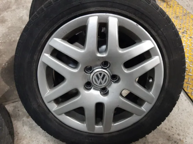 Roda aro 15 VW Polo Prata Fox 5x100 original Montreal avulsa