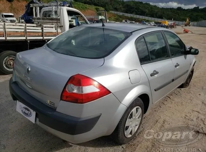 Megane Sedan Expression 1.6 16V - Sucata para retirada de peças