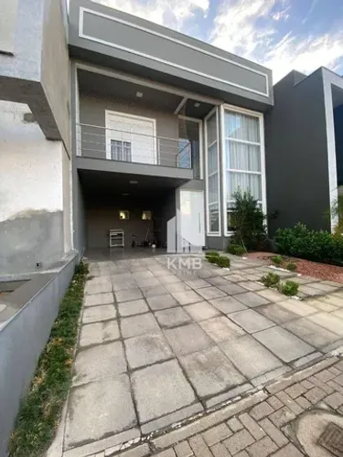 Casa mobiliada em condomínio fechado no Vale Ville
