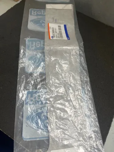 Adesivo da coluna porta traseira esquerda Ranger 12/17.