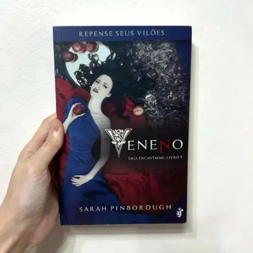 Livro Veneno - Livro 1 - Saga Encantadas - Sarah Pinborough | Brechó | Bazar | Sebo