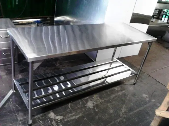 Bancada em aço inox med: 190x60x90alt