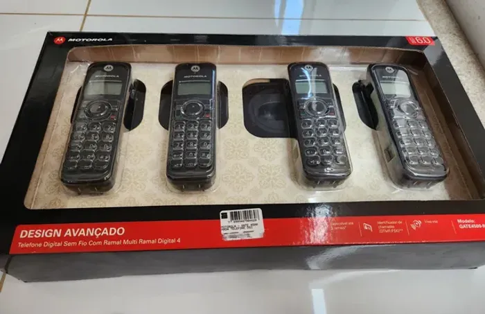 Kit Motorola S/fio 1telefone 3ramais Dect6.0 Longo Alcance