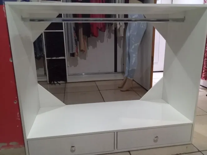Balcão com arara