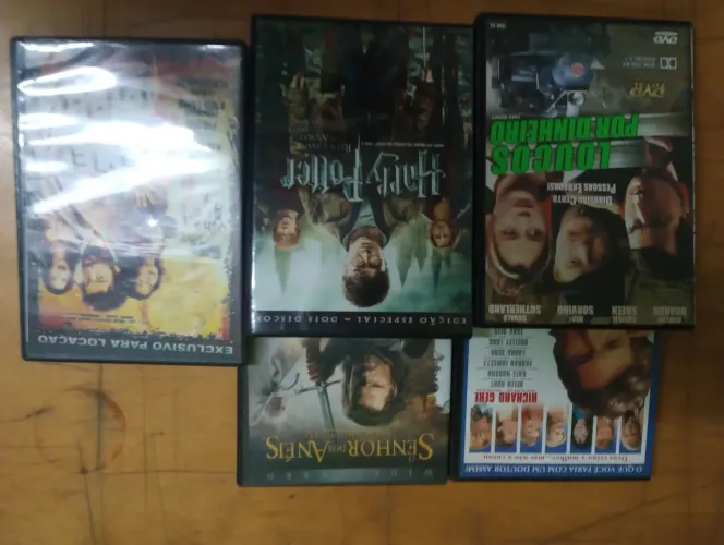 Lote de DVDs de filmes, shows, séries, documentários