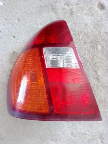 CLIO SEDAN LANTERNA TRASEIRA ESQUERDA