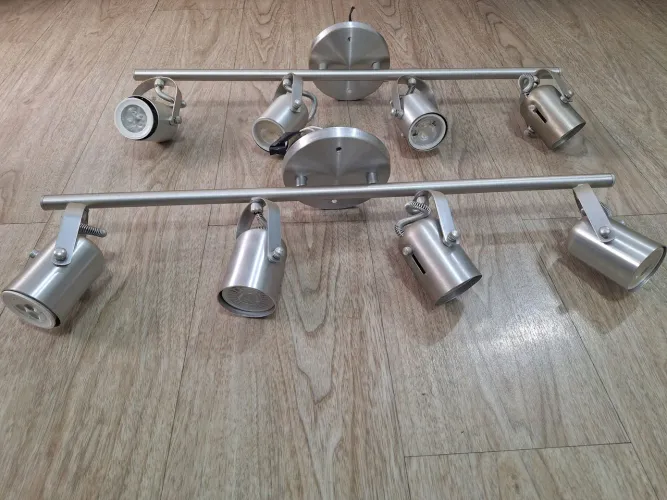 Spots em trilho para 4 lâmpadas de Led