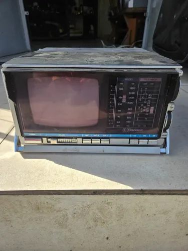 Televisão Portátil Emerson Antiga