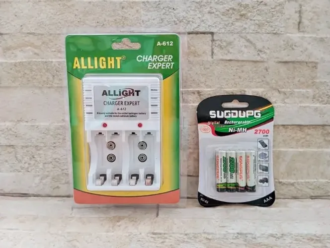 Kit Carregador de Pilhas + 4 Pilhas Recarregáveis AAA 2700 MAh
