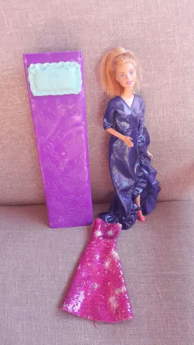 Barbie + cama e vestido 