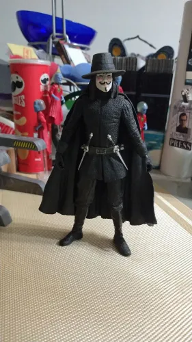 BONECO V DE VINGANÇA NECA V FOR VENDETTA compatível MCFARLANE DC UNIVERSE MULTIVERSE