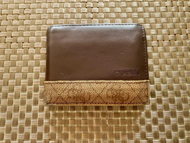 Carteira Guess original em excelente estado