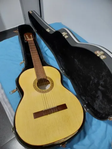 Violão Classico Giannini c/ cordas de nylon + Case (estojo) 