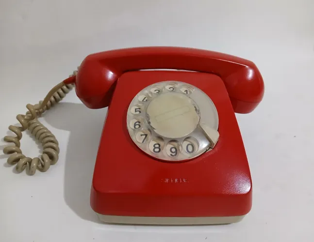 Lindo telefone de mesa anos 70 da Marca Siemens Repaginado na cor Vermelha