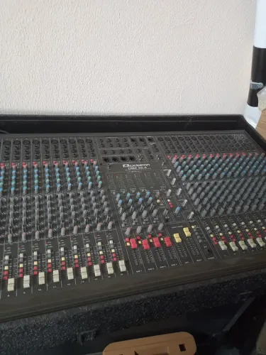 MESA CICROTROM CSM 32X4 SEMI NOVA