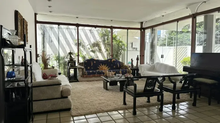 Casa solta para venda na Avenida Sambaquis