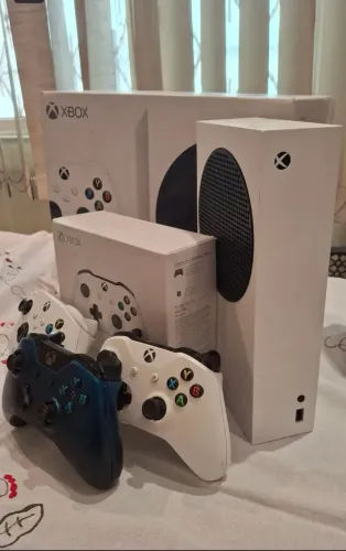 Xbox series s + 3 controles