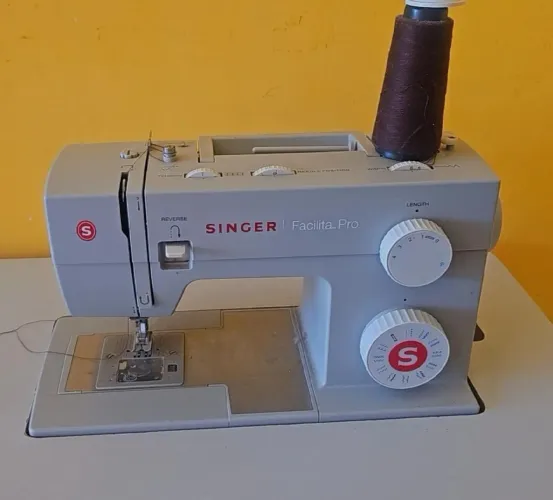 Máquina de costura completa 