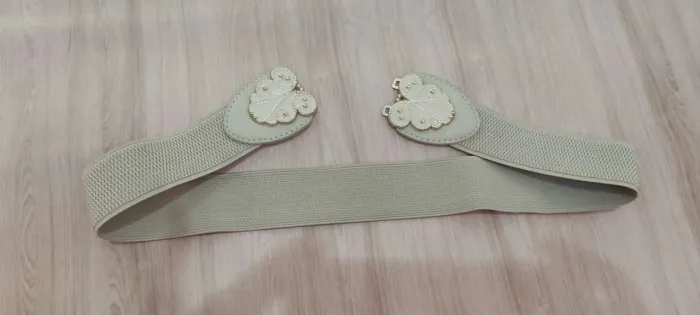 Cinto elástico com detalhe em flor