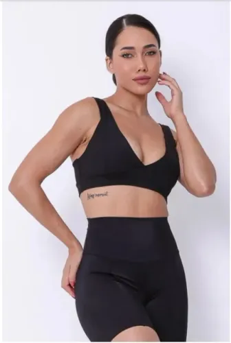 Top Preto em Poliamida - Estilo, conforto e sustentação!