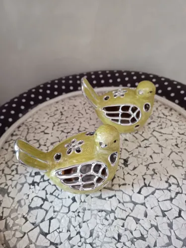 Vendo dupla de pássaros em ceramic candle holder bom years. Ideal para decorar o ambiente.