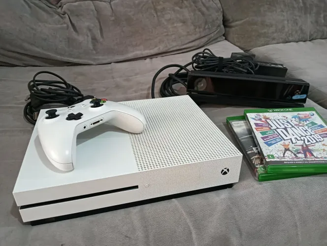 Xbox one S 1tb com Kinect excelente oportunidade 