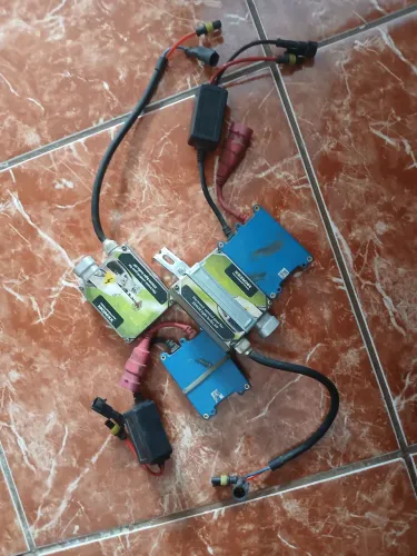Vende-se xenon