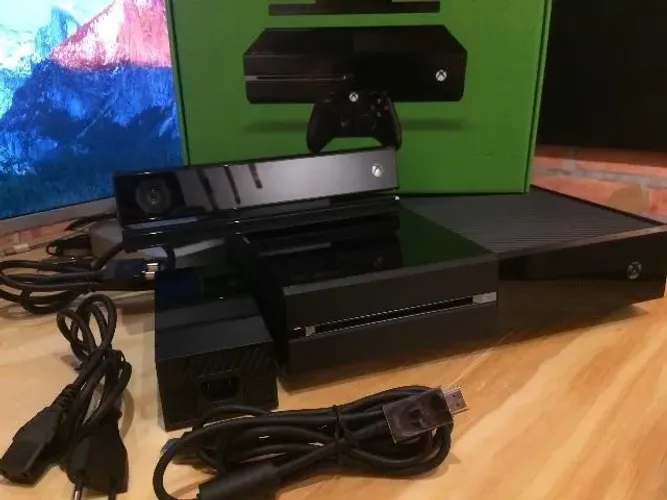 Xbox One +Grand Theft Auto GTA 5 +2 Controles aceito cartão /analiso trocas