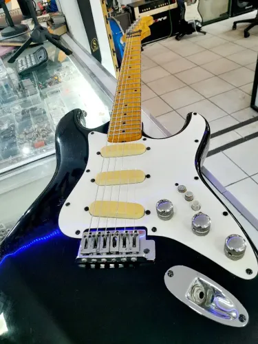 Guitarra Dolphin Stratocaster - Made in Brazil - 1988 / 1990 colecionador.<br>#002<br>
