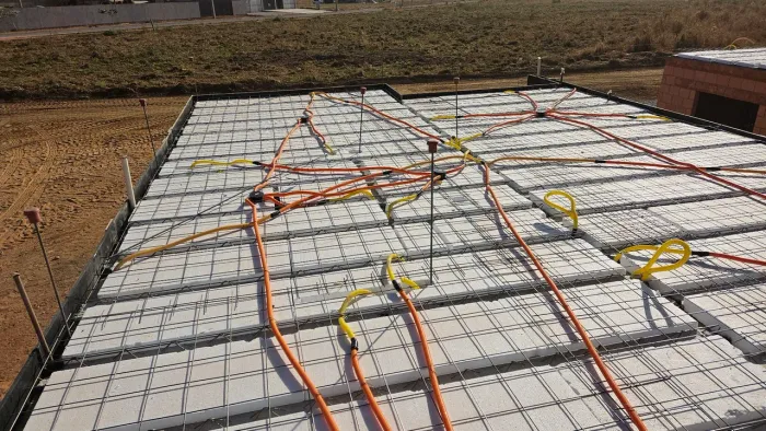Contrata meio oficial de pedreiro, meio oficial de eletrica e pedreiro 