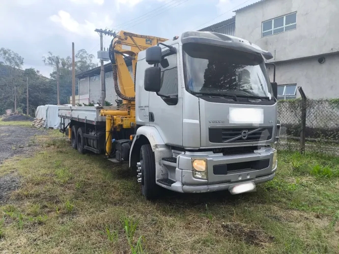 Volvo - VM - 270 / 2012 - único dono