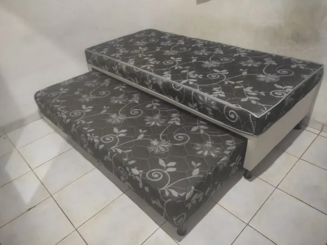 Cama auxiliar com colchão espuma - Frete grátis