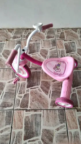Triciclo infantil menina