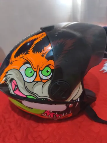 Capacete tem que comprar a trava da viseira que caiu