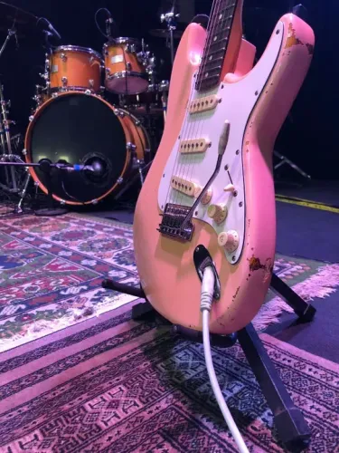 Fender Stratocaster MIM 94 (nitro shell pink relic) ACEITO TROCAS