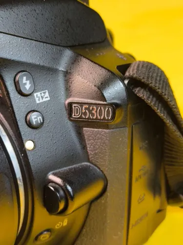 Câmera DSLR Nikon D5300