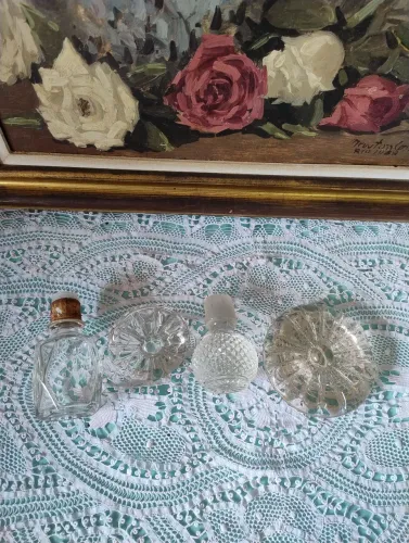 Tampas antigas de vidro e cristal