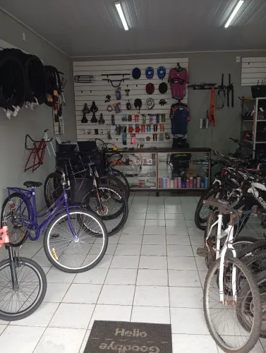 Bicicletaria loja de bicicletas com oficina completa com balcão e prateleiras