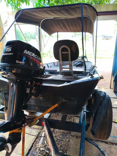 Vendo canoa completa tudo novo somente marca de uso tudo ano 2024 