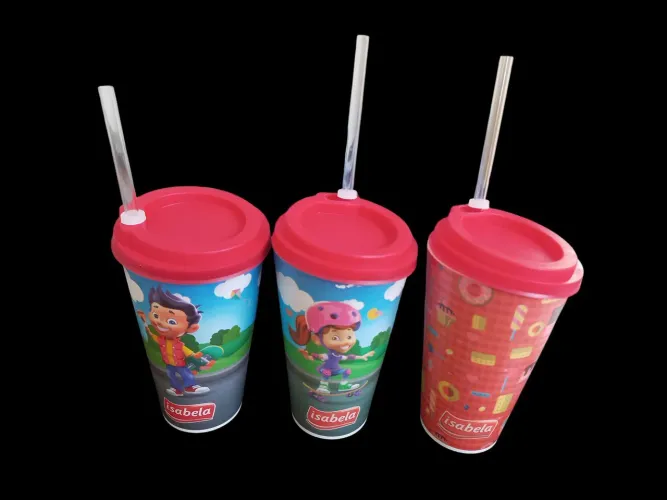 Copos personalizados Izabela com canudos