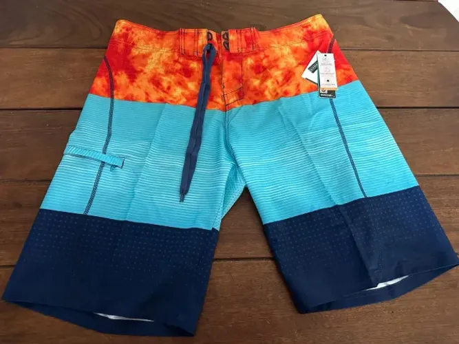 Bermuda Burnside boardshort - tamanho 46. estilo e proteção uv para o seu verão!