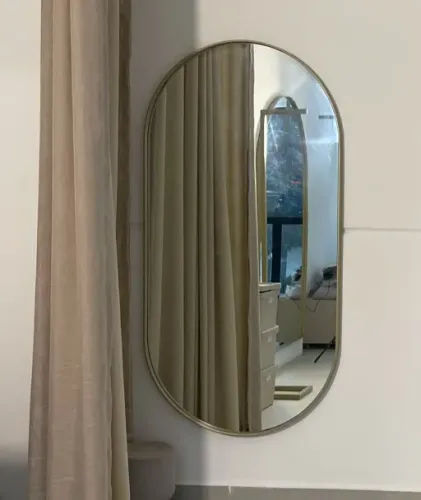 Espelho Decorativo Oval com Moldura Dourada