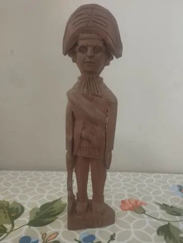 Artesanato em madeira Escultura, do mestre JD do Cariri cearense em madeira. Lampião