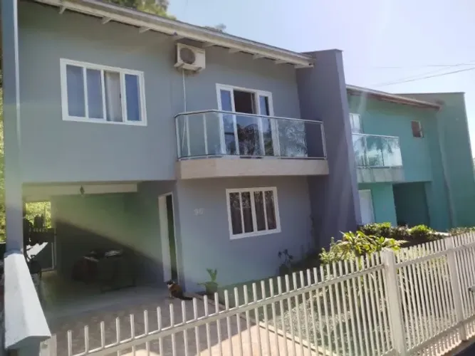   . Sobrado Geminado à Venda em Pirabeiraba aceita 50% Permuta 