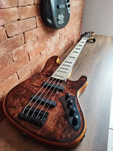 Baixo F Lisboa 5 Cordas 24 casas / EMG + TBtech